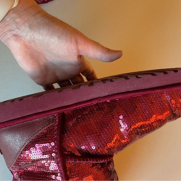 UGG Women’s Size 11 Sparkling Red Sequin Boots with Fuzzy Lining - Picture 11 of 16